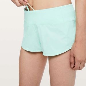 NWT Lululemon Speed Up Short 2.5" size 8 color toothpaste
